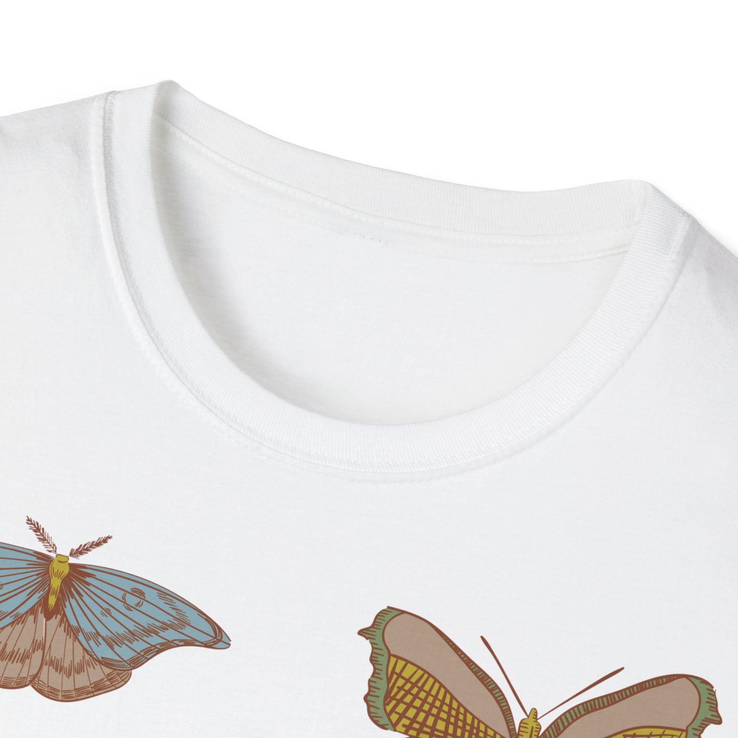 Vintage Unisex ethisches und nachhaltiges T-Shirt mit bodenlosen Schmetterlingen – Gildan