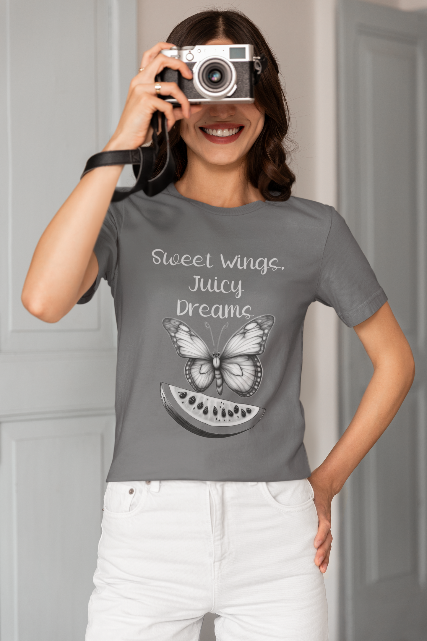 Vintage Wassermelonen-Schmetterlings-T-Shirt – „Sweet Wings, Juicy Dreams“ – Retro-Grafik-T-Shirt