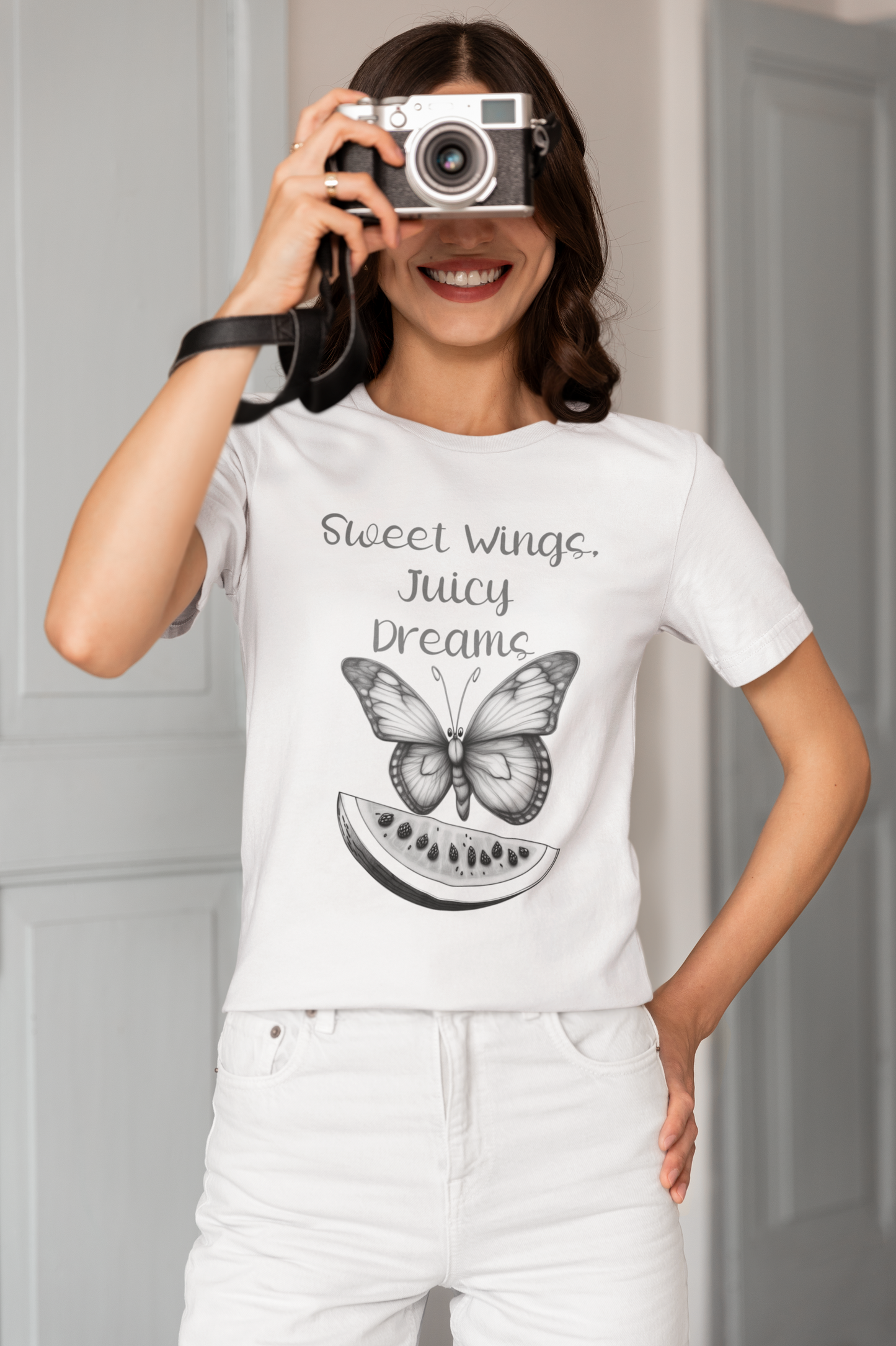 Vintage Wassermelonen-Schmetterlings-T-Shirt – „Sweet Wings, Juicy Dreams“ – Retro-Grafik-T-Shirt
