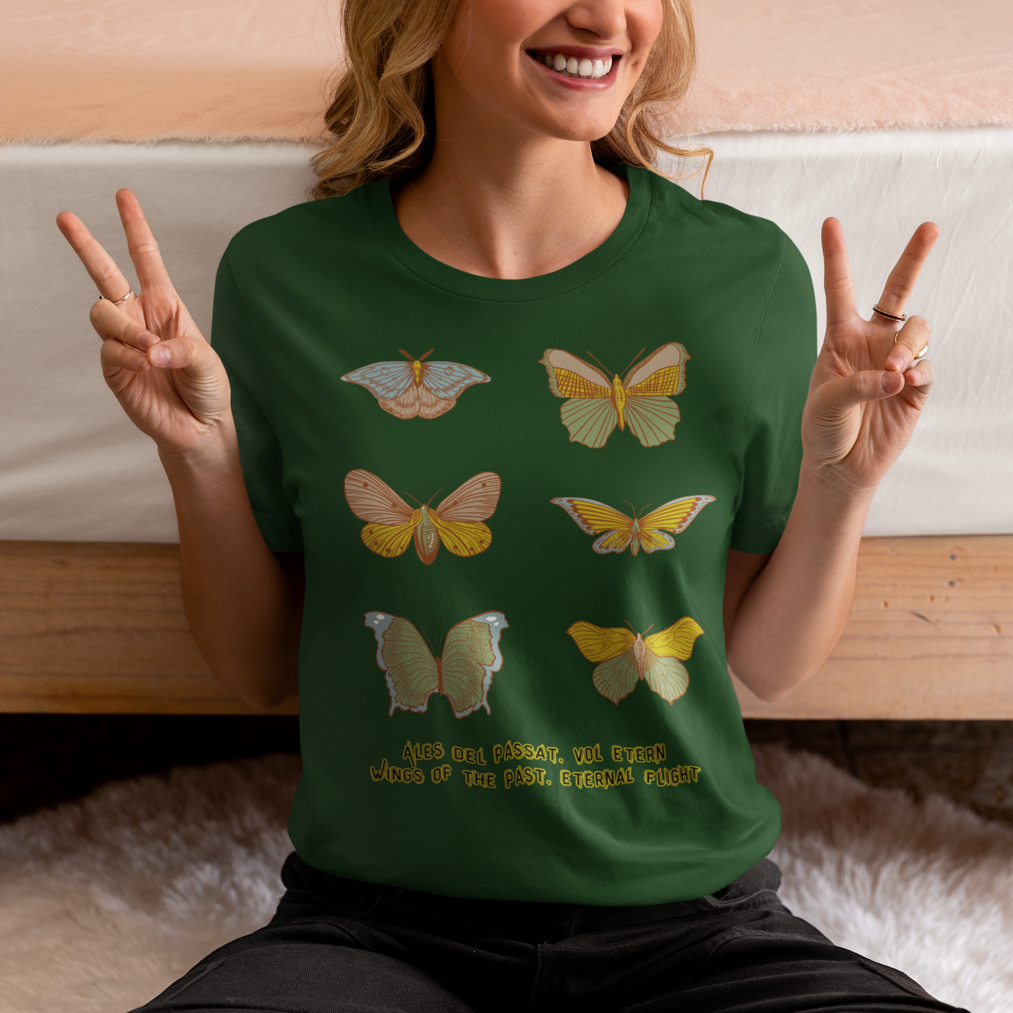 Camiseta Vintage Unisex Ética y Sostenible con mariposas sin fondo - Gildan