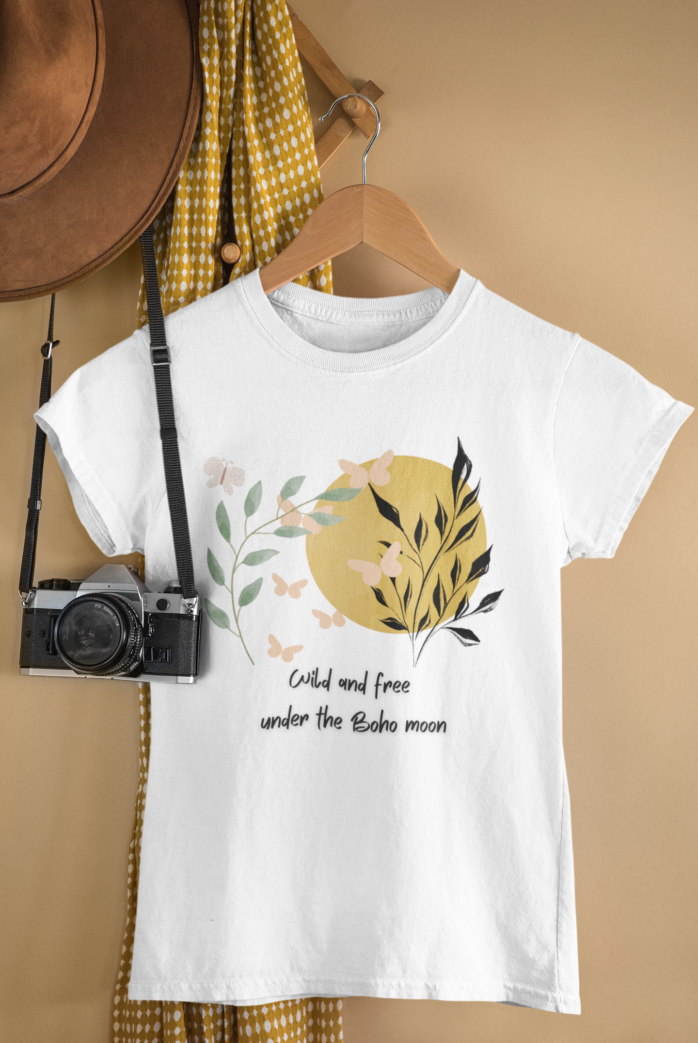 Kurzarm-T-Shirt im Boho-Vintage-Stil mit großem Mond.